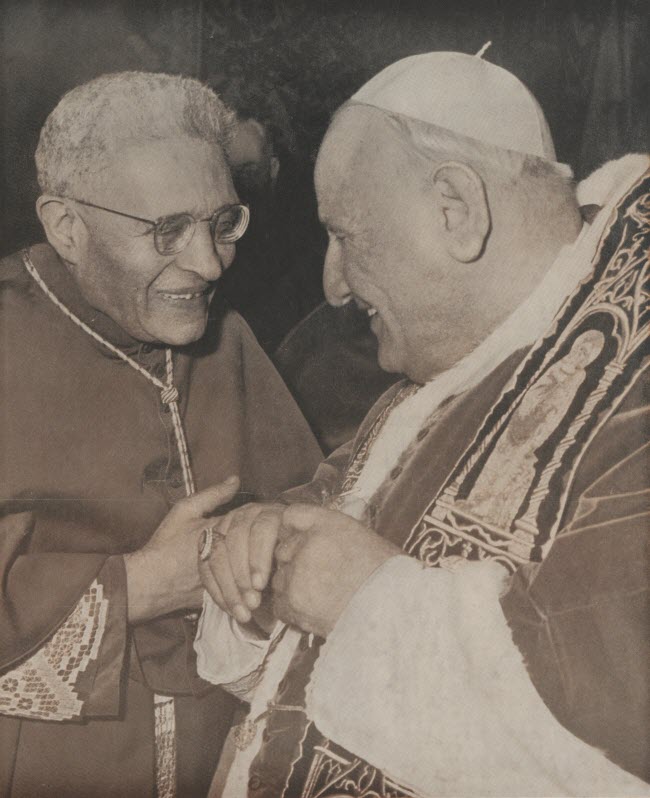 Kardinaal Domenico Tardini (links) met paus Johannes XXIII