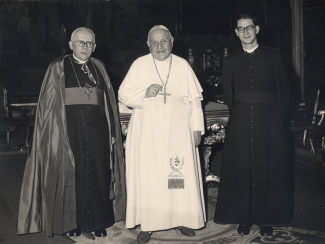André Marie Charue (links) bij Johannes XXIII